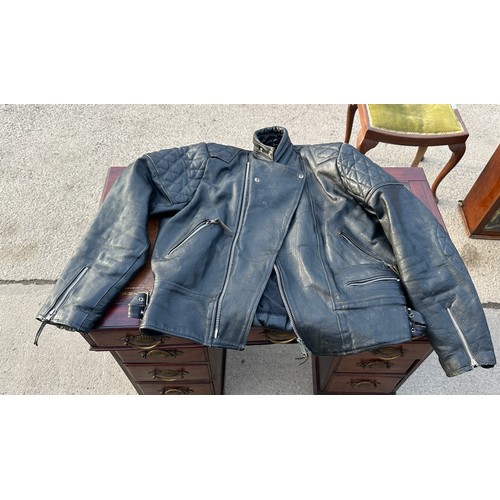 136 - Vintage mens leather jacket, size medium