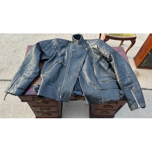 136 - Vintage mens leather jacket, size medium