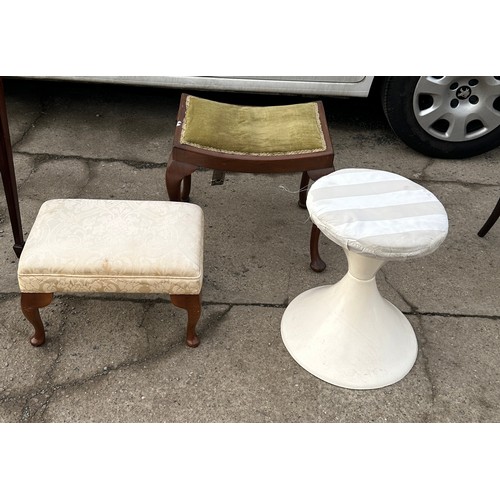 286 - Selection of 3 assorted stools