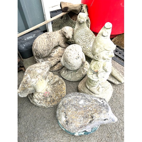 100D - Selection of concrete garden ornaments