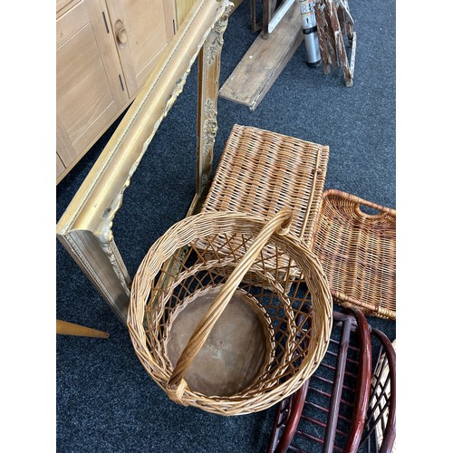 268 - Selection of wicker baskets and a gilt frame