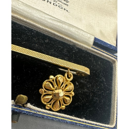 445 - 9ct gold Pin brooch (1.1g) with a 18ct pendant (1g)