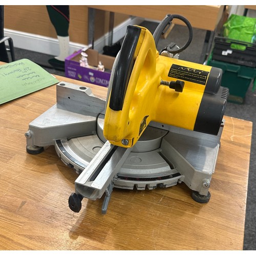 104 - Dewalt DW700 miter saw, working order