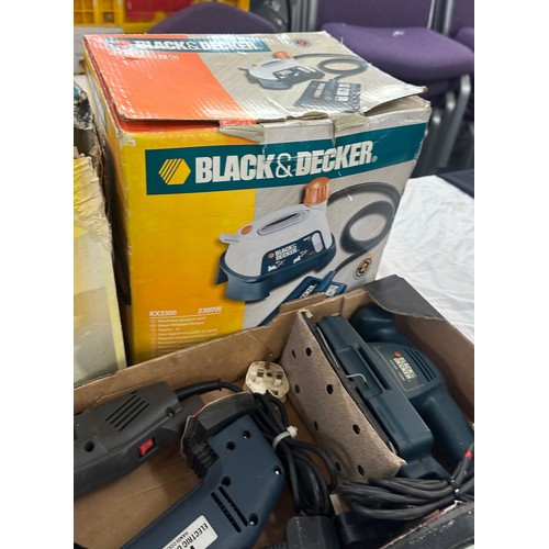 102 - Job lot of of power tools includes 2 wall paper strippers, 9 sanders 1 router, 1 janik, all in worki... 