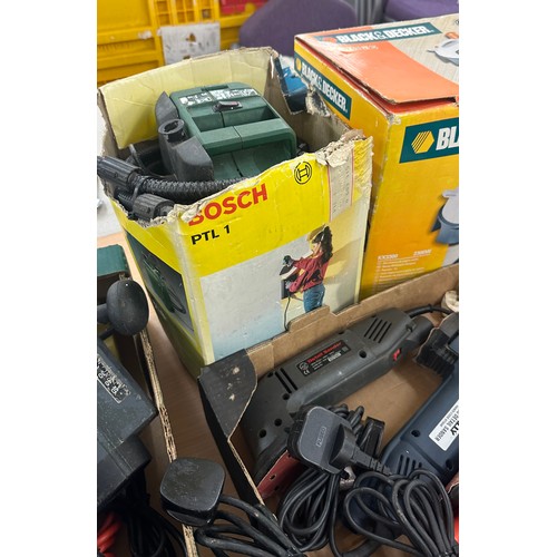 102 - Job lot of of power tools includes 2 wall paper strippers, 9 sanders 1 router, 1 janik, all in worki... 