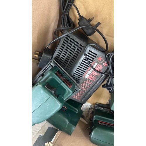 114 - Metabo 5 sanders, sr a 60 , 2 chargers, 2 batteries, working order