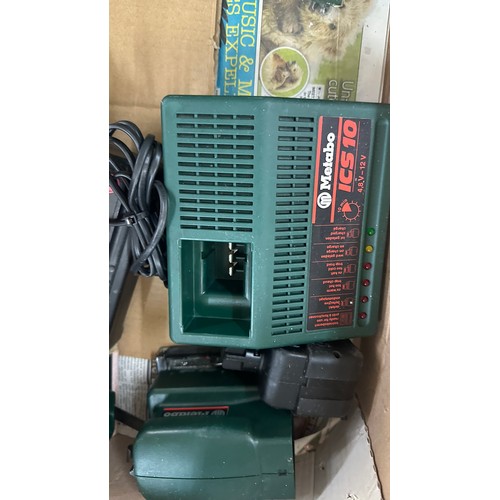 114 - Metabo 5 sanders, sr a 60 , 2 chargers, 2 batteries, working order