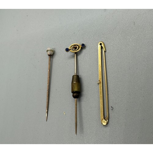 449 - 9ct gold bar brooch, 9ct gold stick pin and a 9ct gold topped hat pin