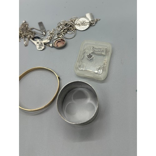 472 - Large selection of silver jewellery includes, earrings, necklaces, moonstone etc