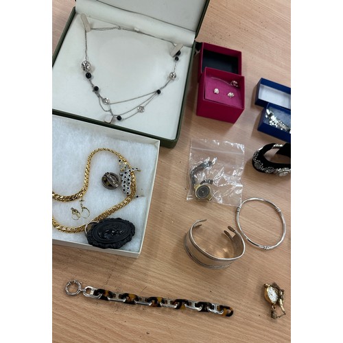 543 - Large selection of assorted costume jewellery, watches etc