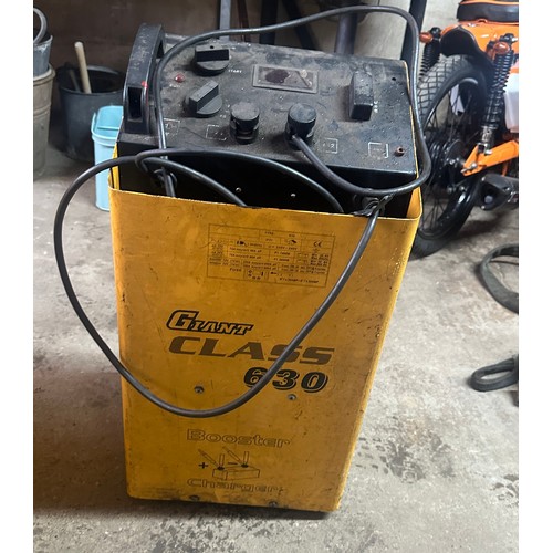 370 - Giant class 630 battery charger- working