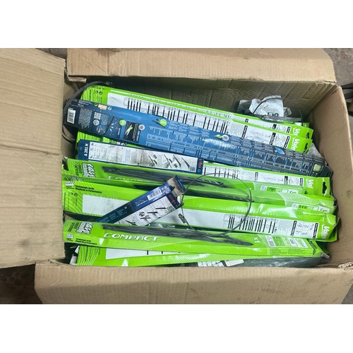 105 - Selection of assorted wiper blades