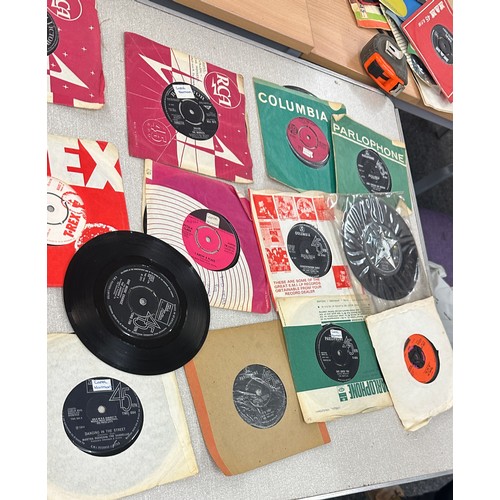 71 - Selection of 60's 45's to include The Beatles, T-Rex etc