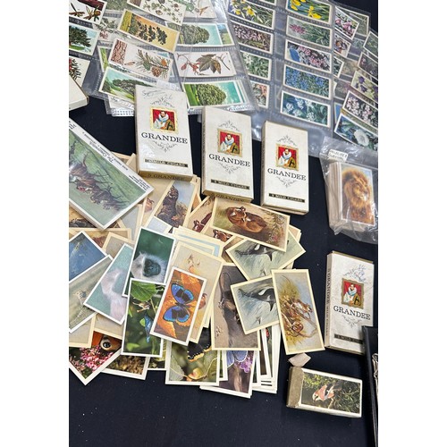 189 - Quantity of cigarette cards includes Brookebond, Wills cigarettes etc