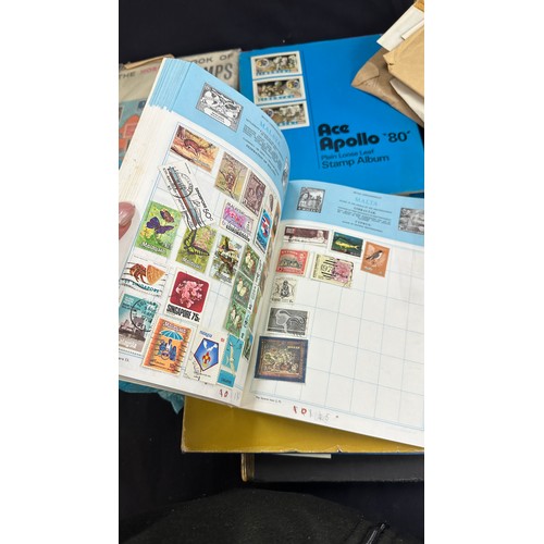 195 - Quantity of vintage and later stamps, some in albums some loose