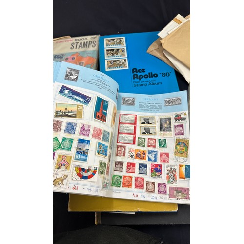 195 - Quantity of vintage and later stamps, some in albums some loose