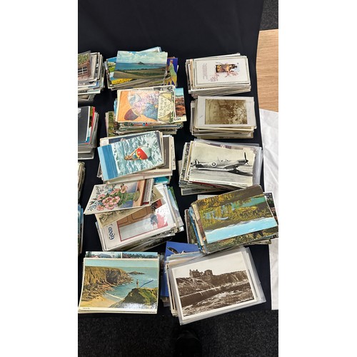 144 - Large selection of vintage and later post cards