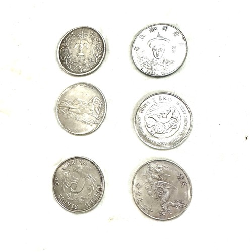 521 - Selection of assorted coins includes silver