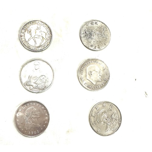 521 - Selection of assorted coins includes silver