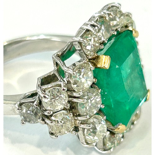 478 - Stunning ladies natural Beryl rectangular Emerald and diamond ring in a platinum setting. The emeral... 