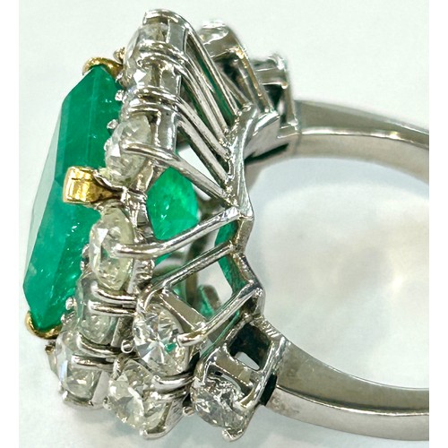 478 - Stunning ladies natural Beryl rectangular Emerald and diamond ring in a platinum setting. The emeral... 