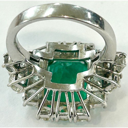 478 - Stunning ladies natural Beryl rectangular Emerald and diamond ring in a platinum setting. The emeral... 