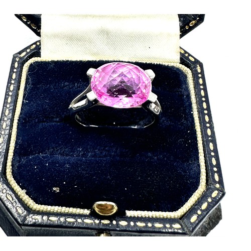 91 - 9ct white gold pink gemstone dress ring (4.2g)