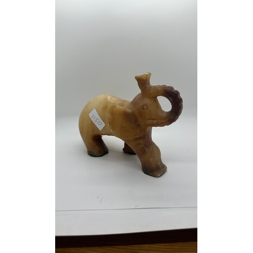 556 - Onyx elephant measures approx 6 inches tall by 8 inches wide