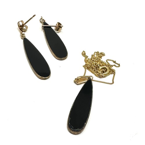 109 - 2x 9ct gold black gemstone earrings & necklace set (2g)