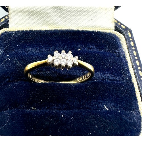 90 - 18ct gold diamond cluster ring (2.2g)