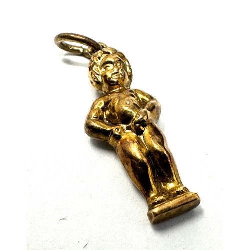 120 - 9ct gold boy charm (0.8g) xrt tested as 9ct gold