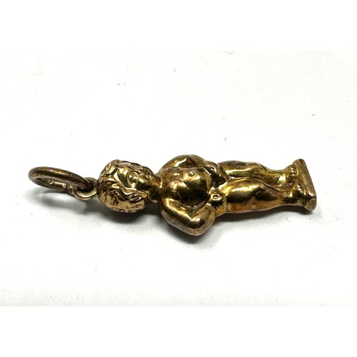 120 - 9ct gold boy charm (0.8g) xrt tested as 9ct gold