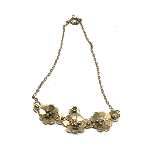 121 - 9ct gold floral bracelet (1.8g)