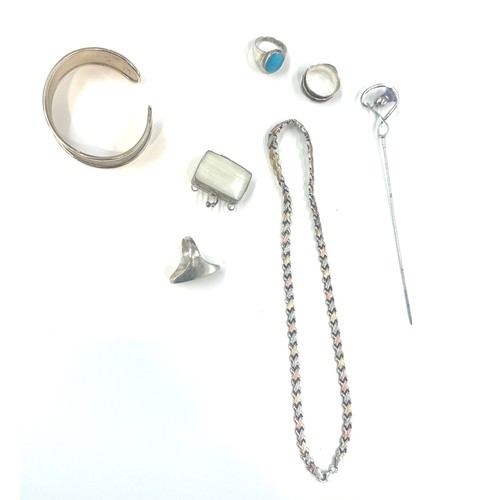 464 - Selection of silver jewellery