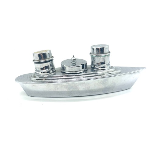 518 - A Boat Cruet set