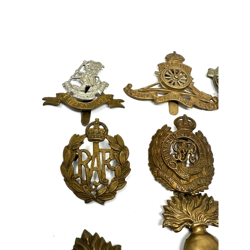 415 - 10 military cap badges inc liverpool scottish etc