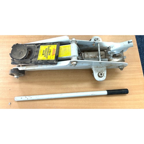 339 - Master mecanic 2 tonne hydraulic trolley jack