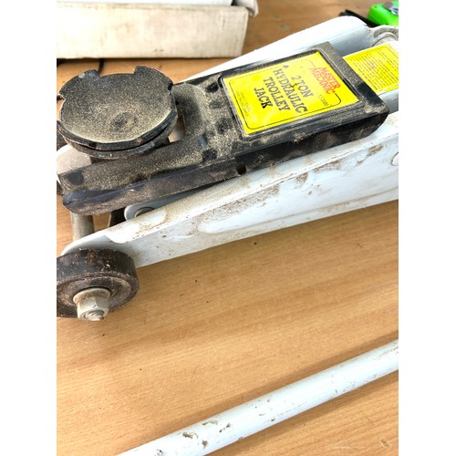 339 - Master mecanic 2 tonne hydraulic trolley jack