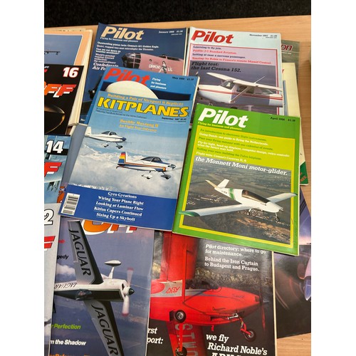 119 - Large selection of pilot/ air craft magazines