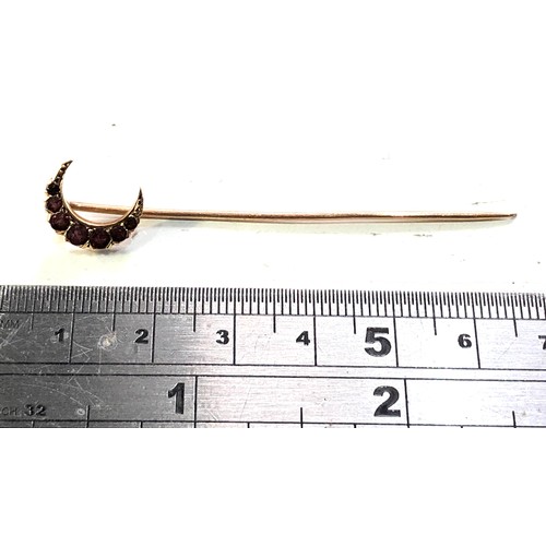 506 - 9ct gold antique garnet crescent stick pin weight 2.5g