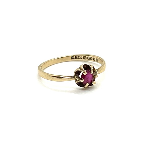 494 - 9ct gold ruby stone set ring, ring size M, overall weight 1.1g