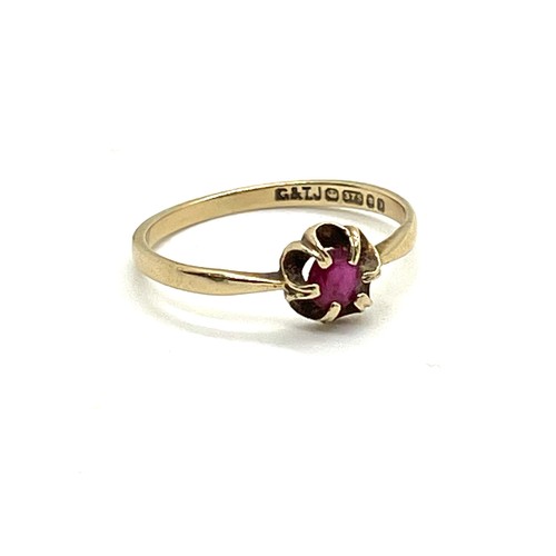 494 - 9ct gold ruby stone set ring, ring size M, overall weight 1.1g