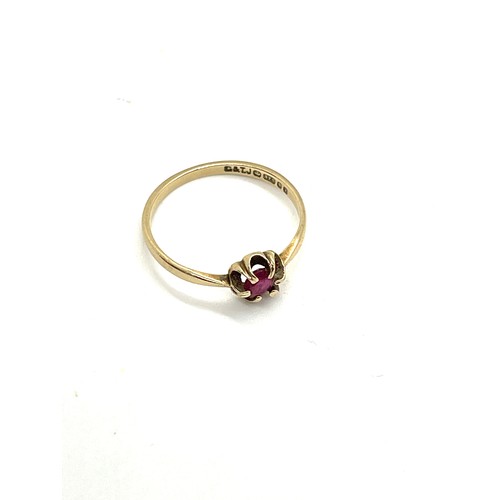 494 - 9ct gold ruby stone set ring, ring size M, overall weight 1.1g