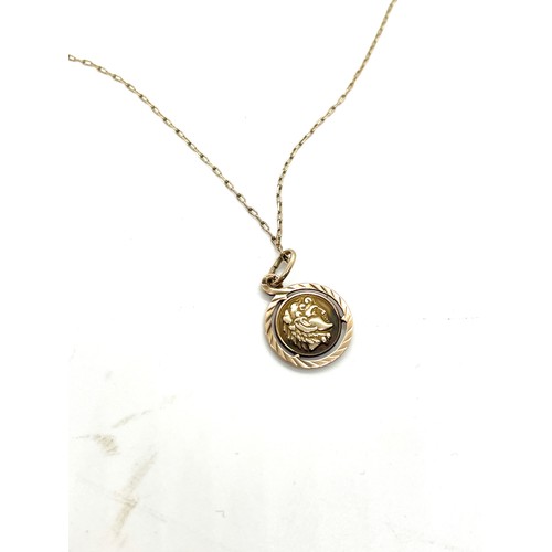 484 - 9ct gold chain and column detailed pendant, overall weight 2.3g, overall length 26cm