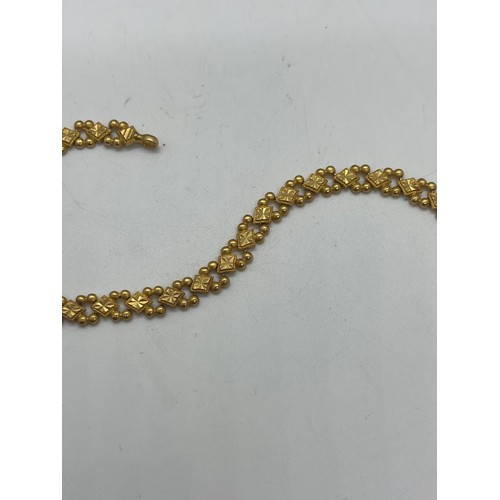 508 - 22ct gold ladies bracelet, with a repaired clasp which is 9ct gold, overall weight 12.4g, length 20c... 