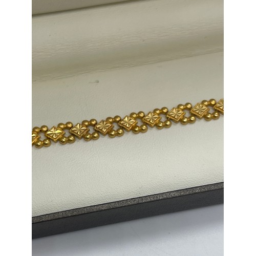 508 - 22ct gold ladies bracelet, with a repaired clasp which is 9ct gold, overall weight 12.4g, length 20c... 