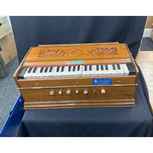 264 - Pakrashi and co harmonium