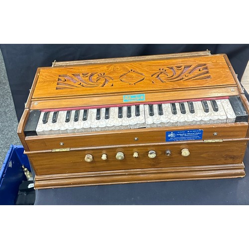 264 - Pakrashi and co harmonium