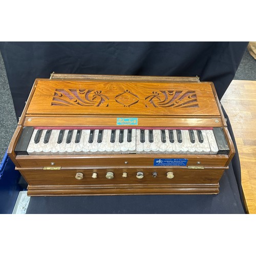 264 - Pakrashi and co harmonium