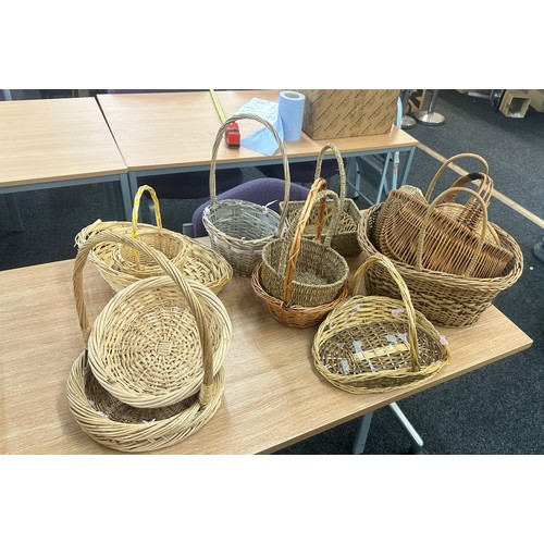 322 - Large selection of wicker baskets